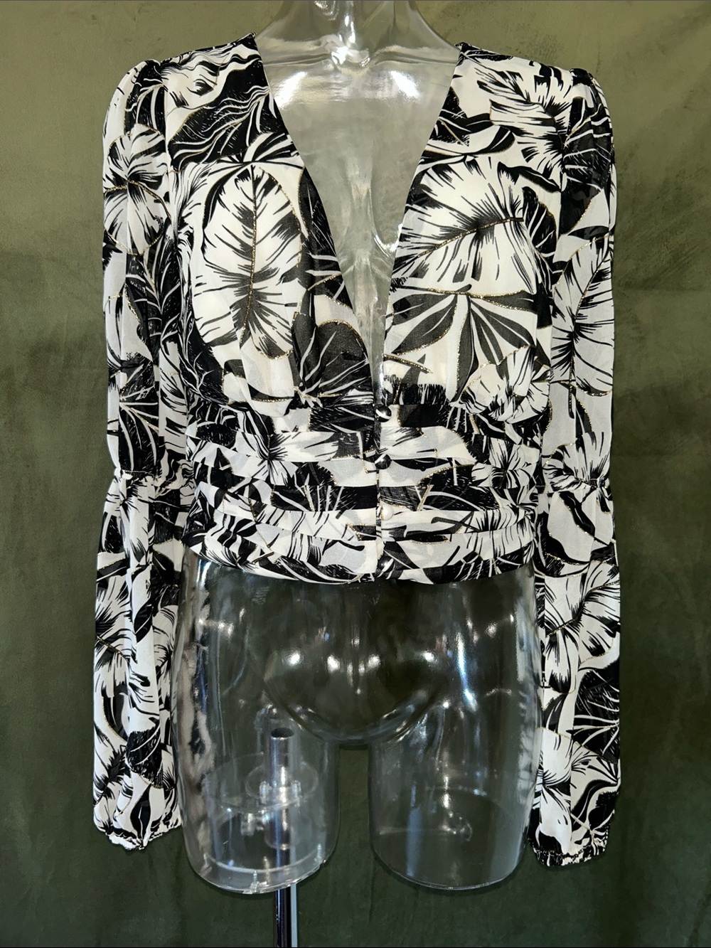 Black & White Tropical Print Cropped Button-Front Top
